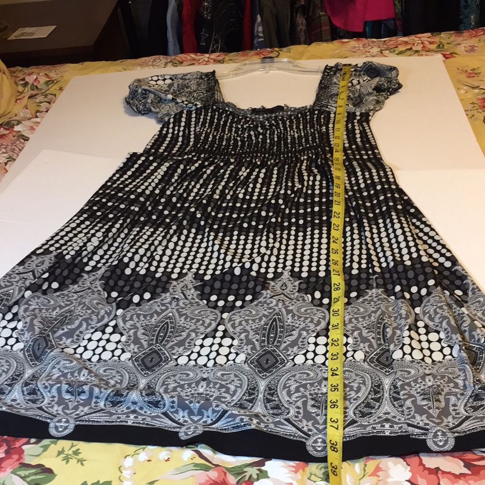 BCBGMAXAZRIA Black, White and Gray Peasant Dress Size Large - Picture 13 of 14
